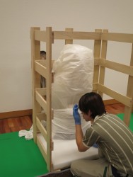 輸送に耐えるよう丁寧に梱包します