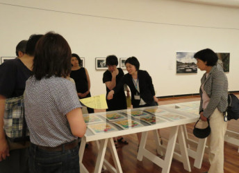丸山直文ドローイングの解説風景