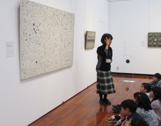 作品の前に移動して改めて、じっくり鑑賞。